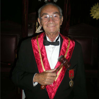 54418596efdf4d1234b6c2c9_3CarlosMacCubin.jpg