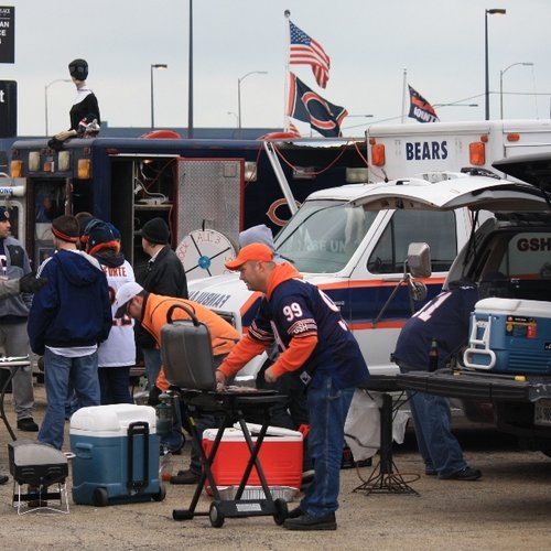 550d5f163205ed7e3f2caa83_rsz_2bears-tailgate.jpg